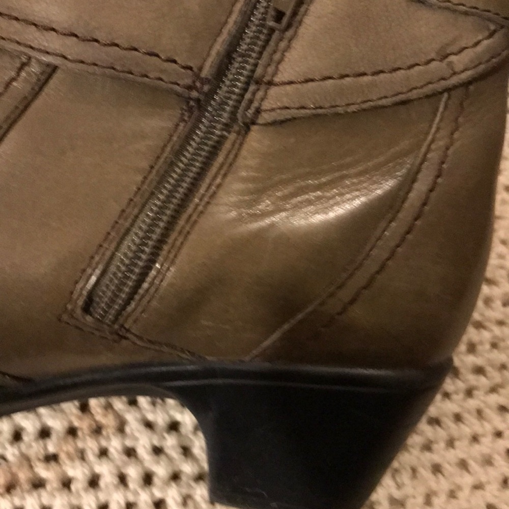 Boots - Picture 4 of 4